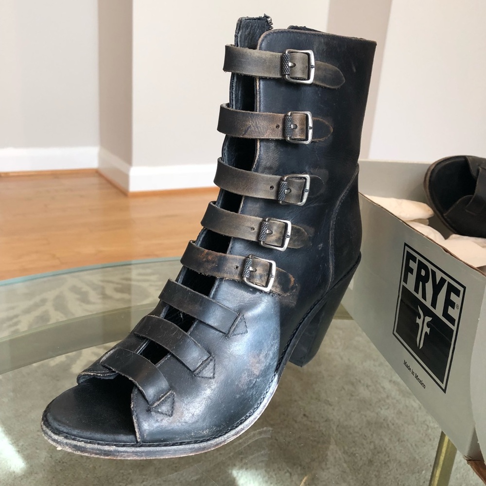Frye Izzy Belted Short boot - Picture 4 of 7
